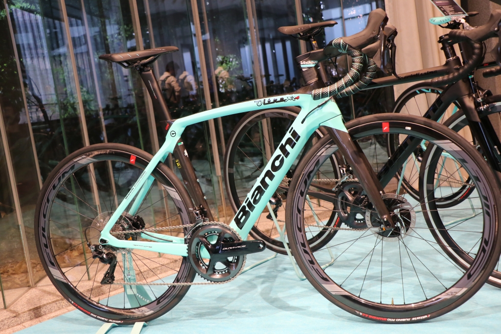 ハイエンドのOltre XR4もグラフィックの変更にとどまる