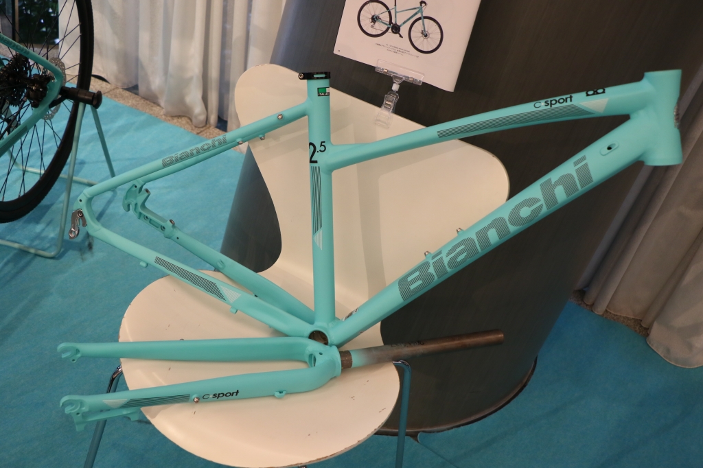 クロスバイクのC-Sportsにディスクブレーキモデルが登場 最小サイズはミキスト設計となる