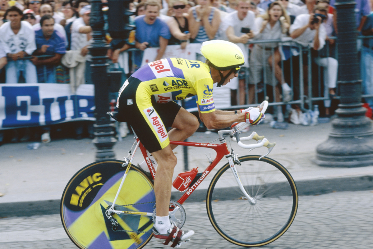 1989年ツール・ド・フランス、マヴィックのホイールとパーツを使用し最終の個人TTステージを制したグレッグ・レモン