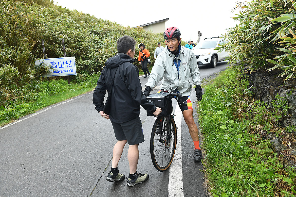 ヒルクライム区間のミスコースで一人だけ20km多く走り、一時的にはダントツの最下位となったパナソニックチーム。しかしここから驚異の挽回を見せる