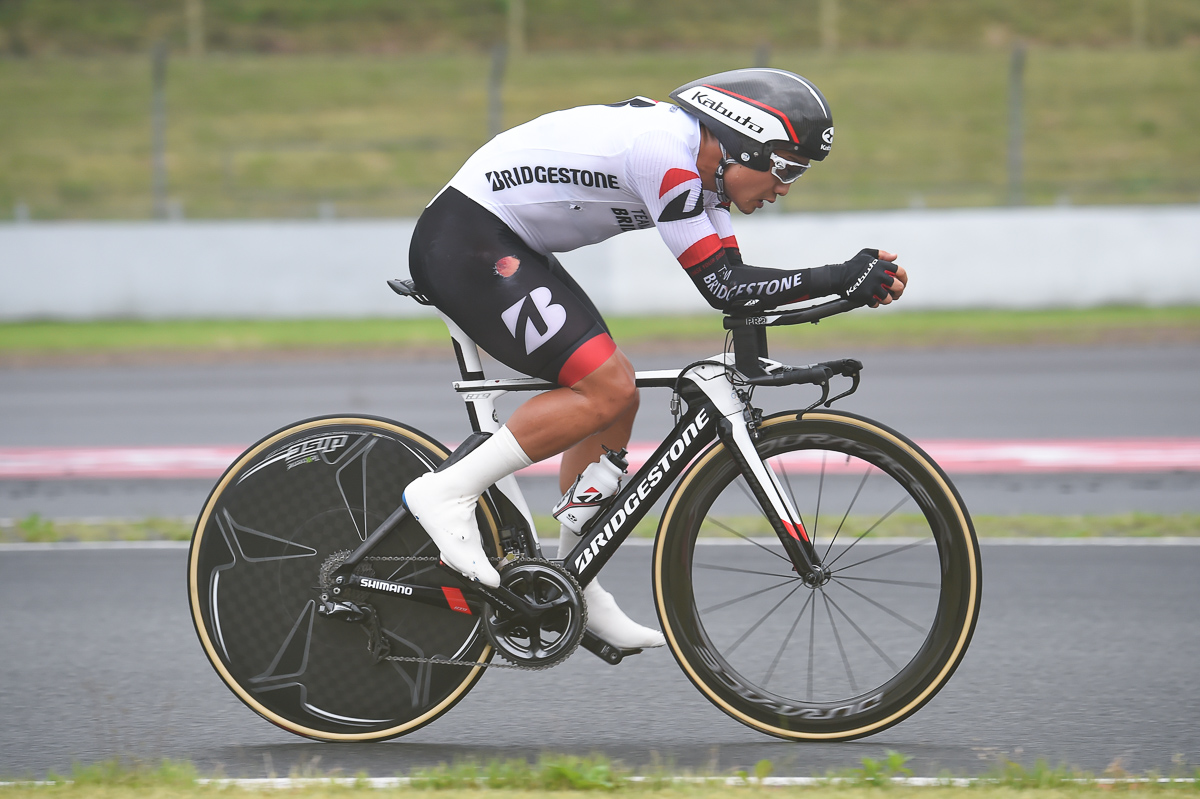 昨年優勝の窪木一茂（チームブリヂストンサイクリング）は、落車で大きく遅れた