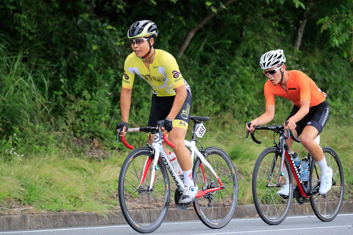 寺田吉騎（ビバーチェ掛川・磐田北）と五十嵐洸太（横浜高校）が2人で逃げる