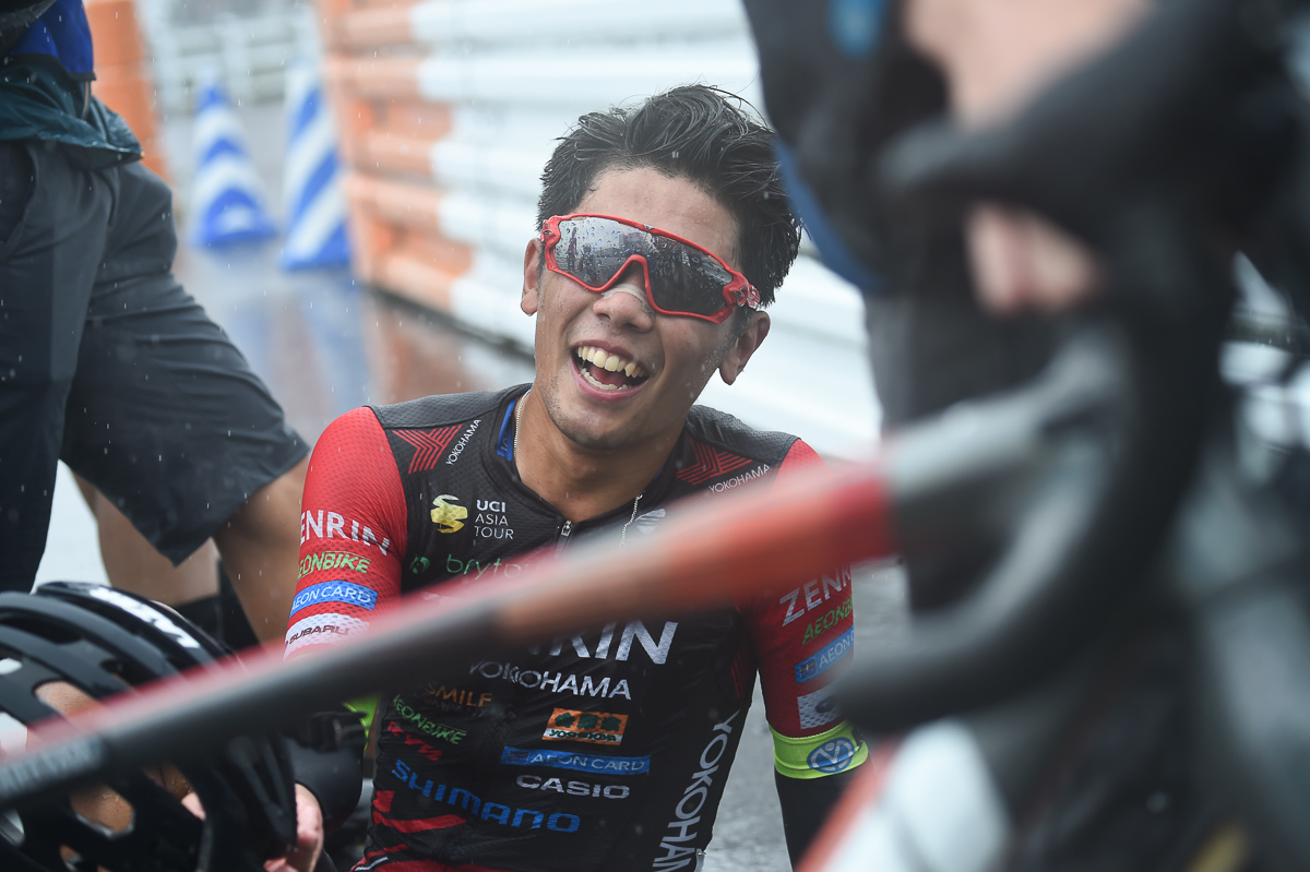 U23全日本タイトル獲得を喜ぶ武山晃輔(チーム右京)