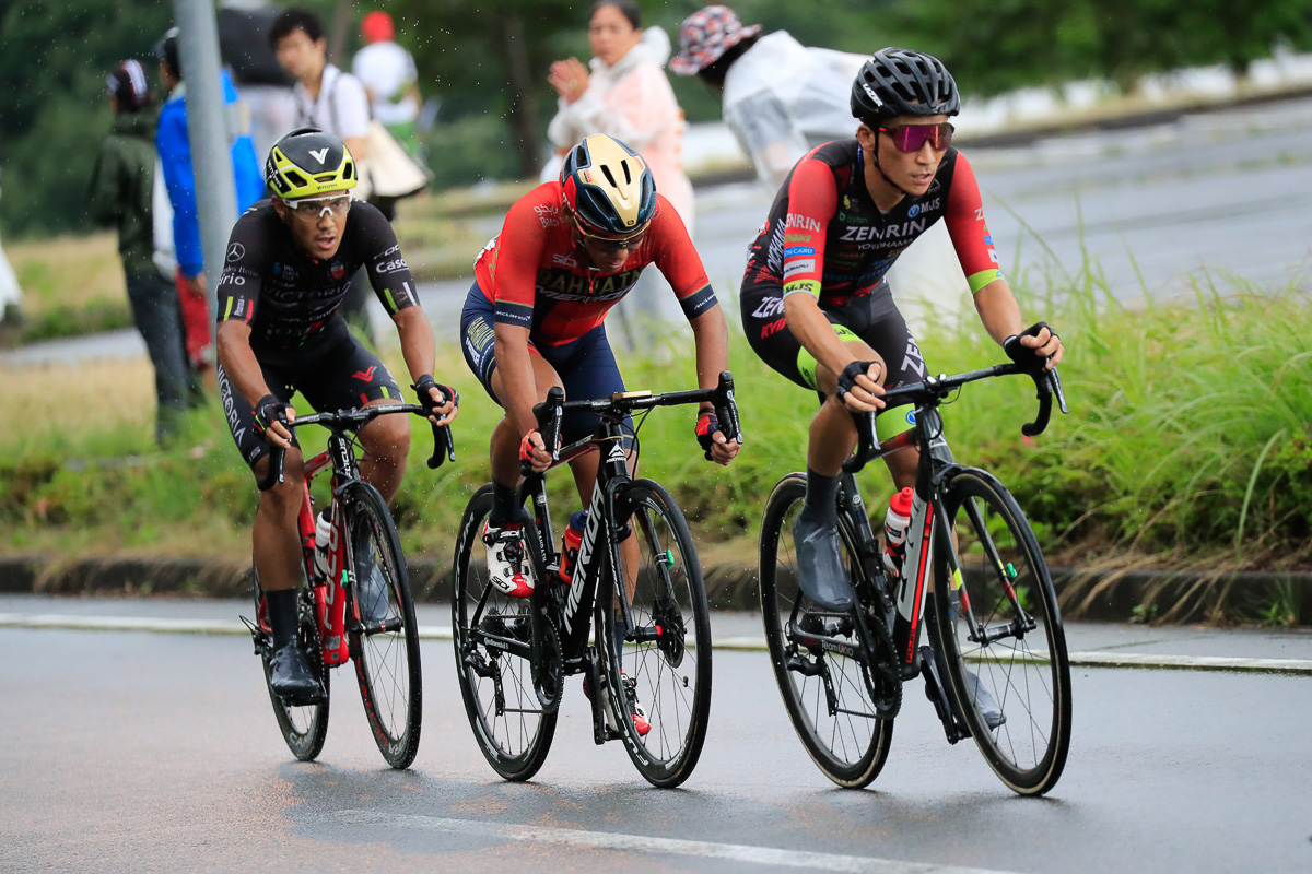 18周目、小石祐馬(チーム右京)、新城幸也(バーレーン・メリダ)、小林海(ジョッティ・ヴィクトリア・パロマー)のアタックが決まる