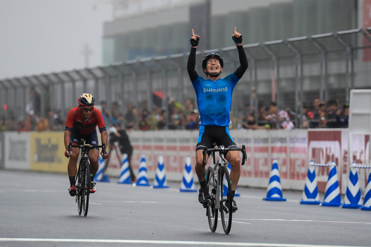 入部正太朗（シマノレーシング）が新城幸也（バーレーン・メリダ）をスプリントで下し全日本王者に