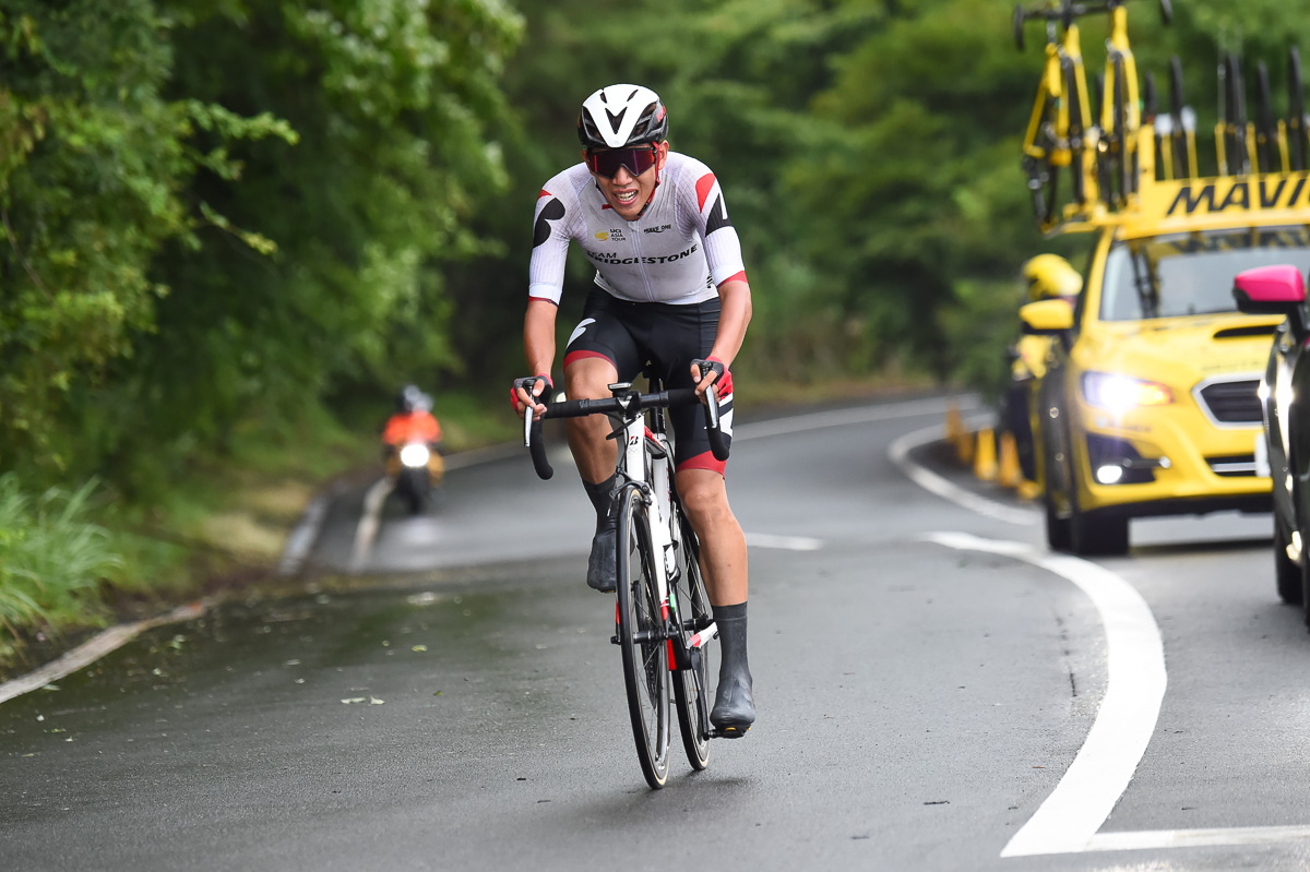 レース後半に入り、なお逃げ続ける徳田優(チームブリヂストンサイクリング)