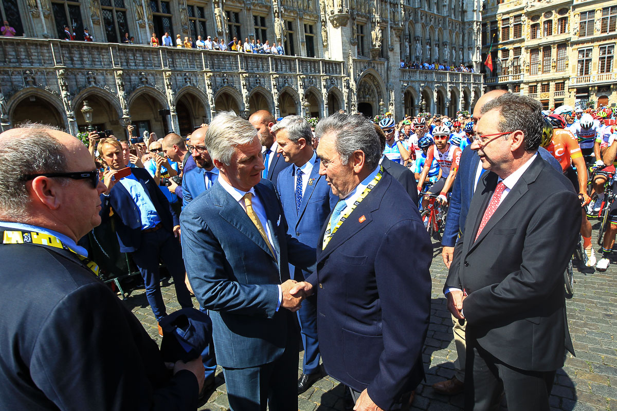 ベルギー王族と握手を交わすエディ・メルクス