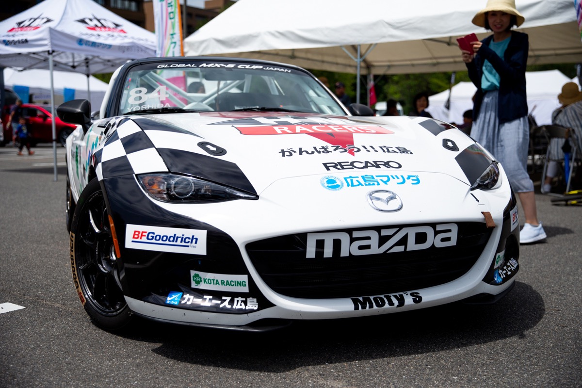 広島はマツダのお膝元。会場には地元マツダのレース仕様車も展示された