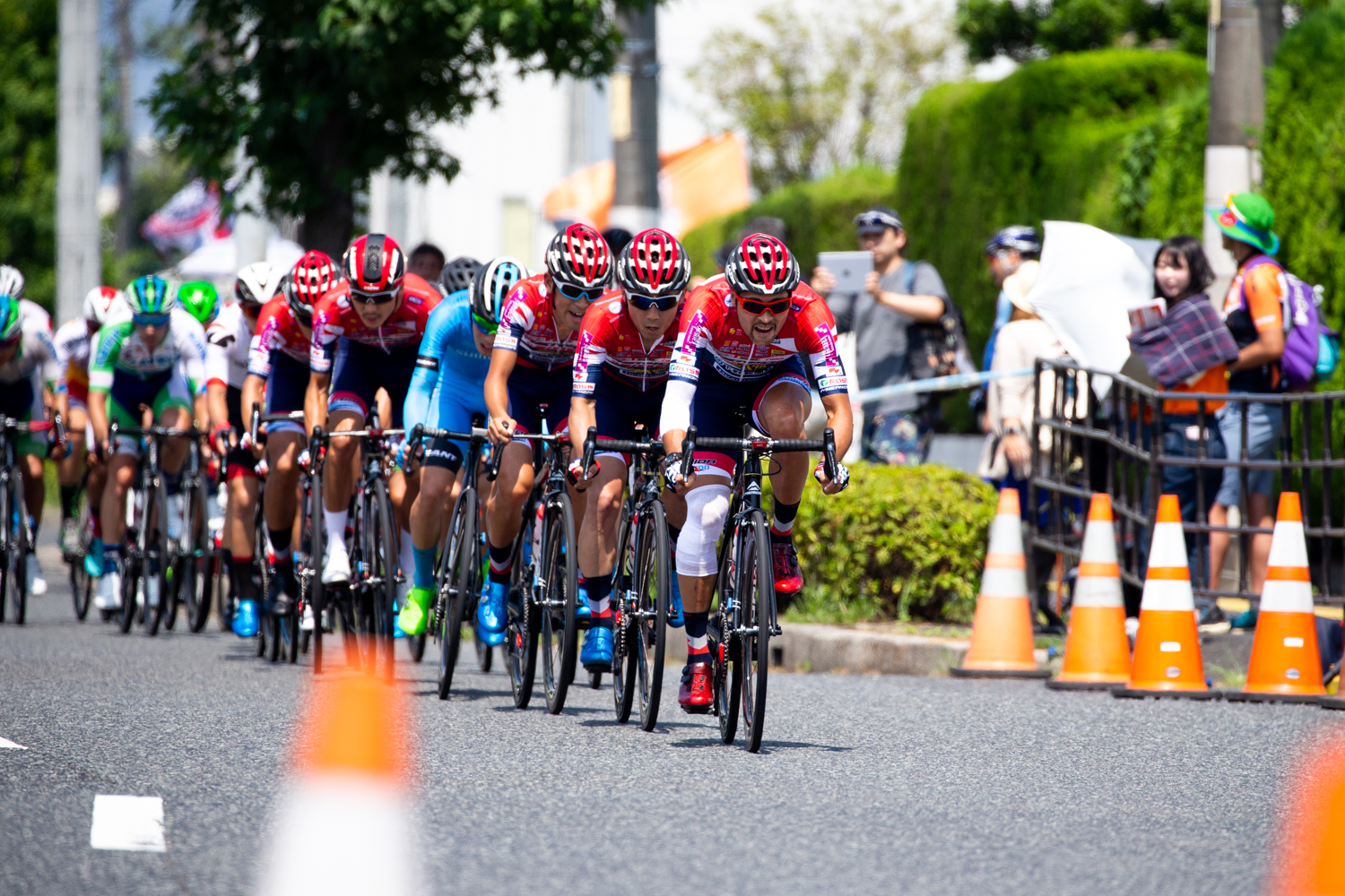 レース終盤に入ると宇都宮ブリッツェンが集団の前へ