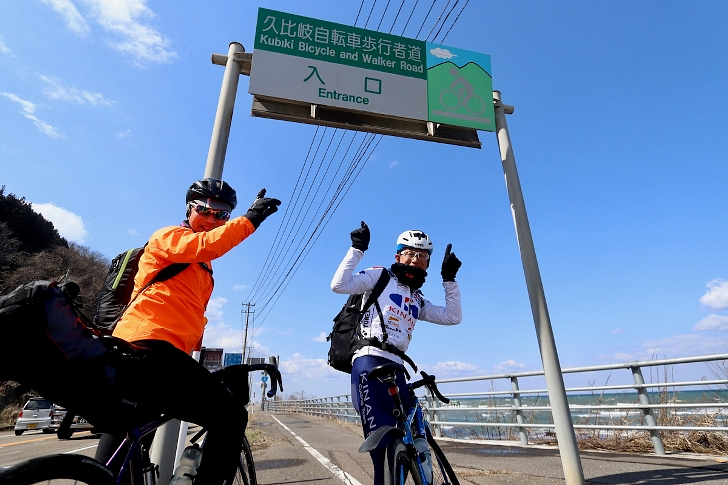 駅から直江津駅から海岸に出て、糸魚川向けに海沿いを走ってゆくと現れるサイクリングロードが本日の舞台