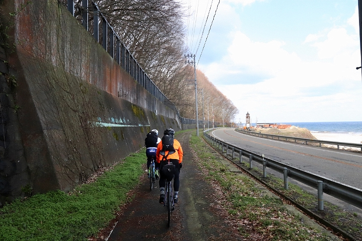 旧北陸本線の廃線敷はサイクリングロードとして整備されて、日本海の眺めも良い快適なコースでした