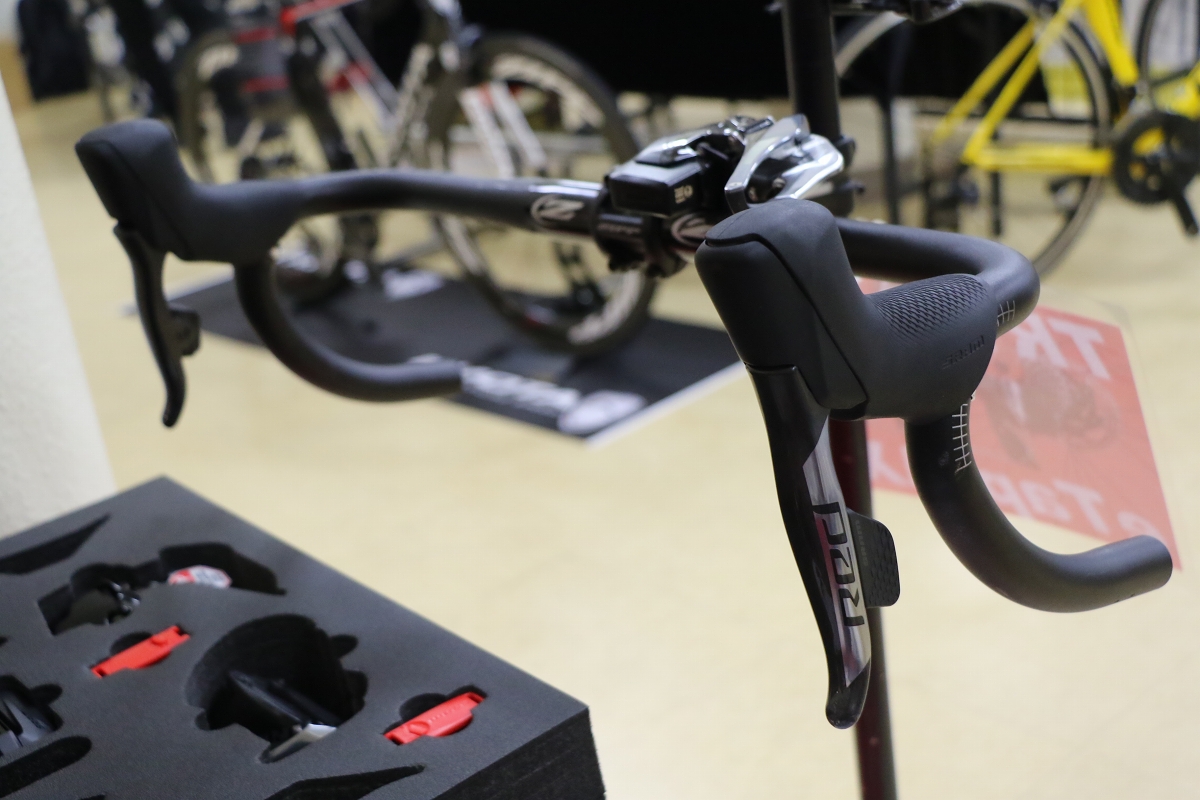 いま最も注目を集めるロードコンポーネント スラムRED etap AXS