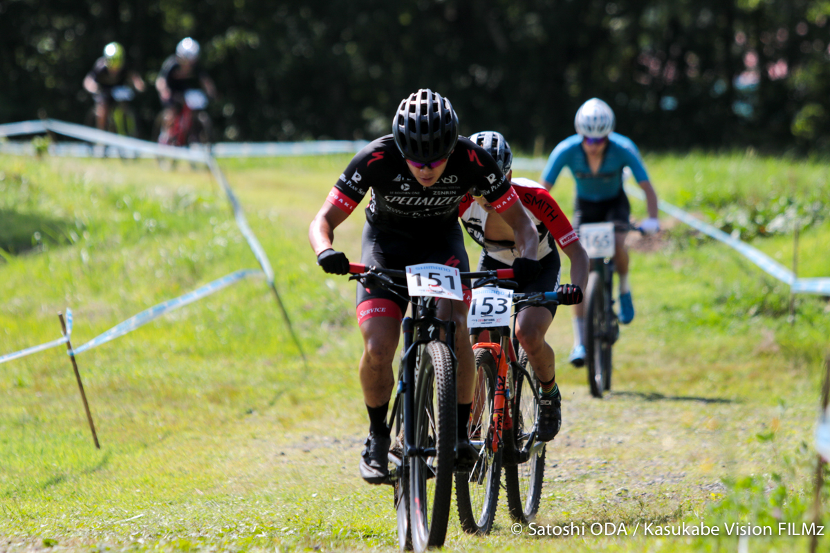 序盤接戦だった男子U23をリードする平林安里（SPECIALIZED RACING JAPAN）