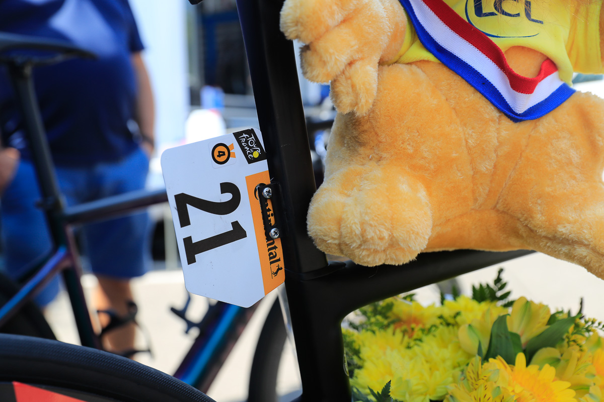 ツール・ド・フランスでの通算ステージ勝利数が記されたアラフィリップのゼッケンプレート