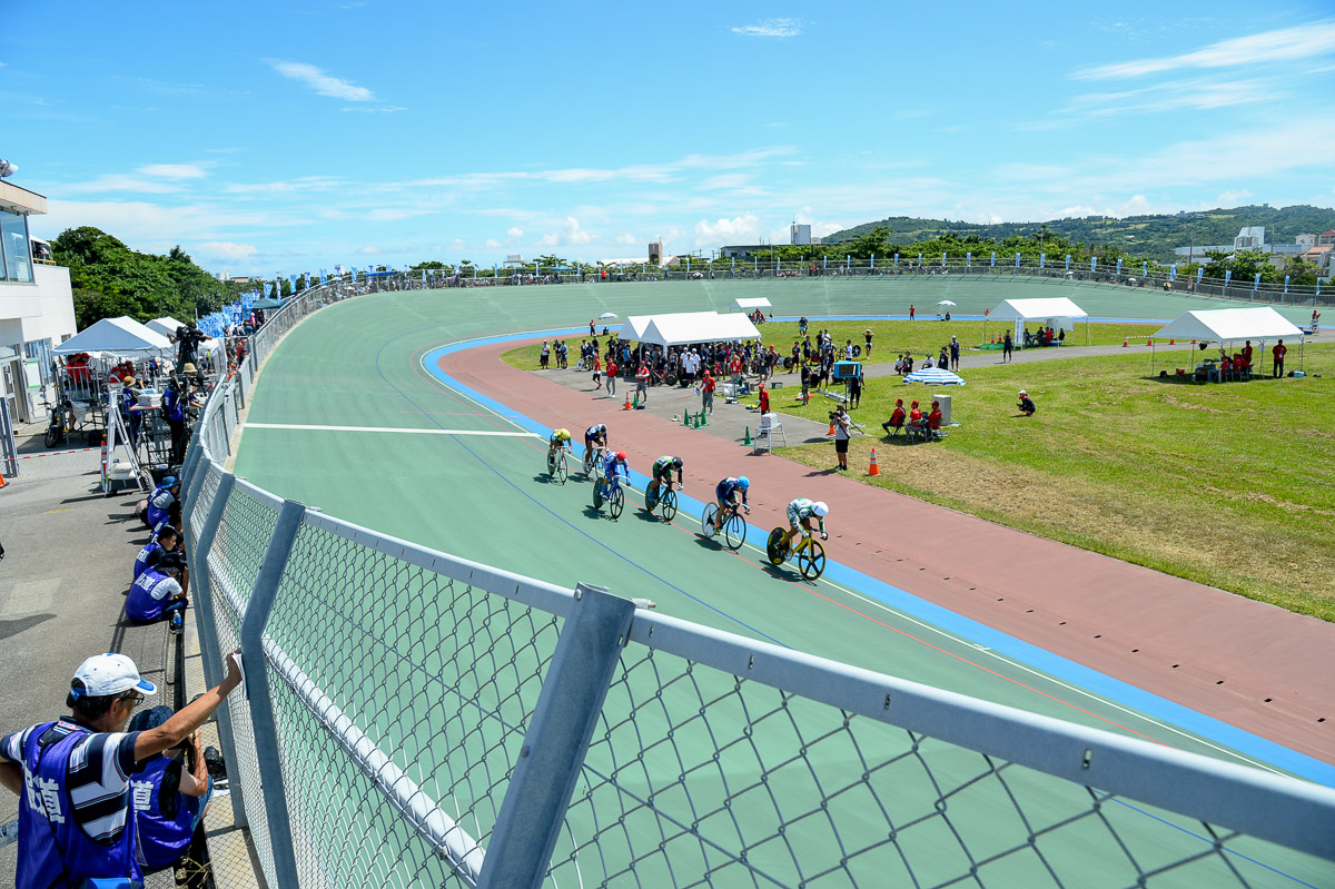 沖縄市の沖縄県総合運動公園にある1周333mの自転車競技場がインターハイの舞台
