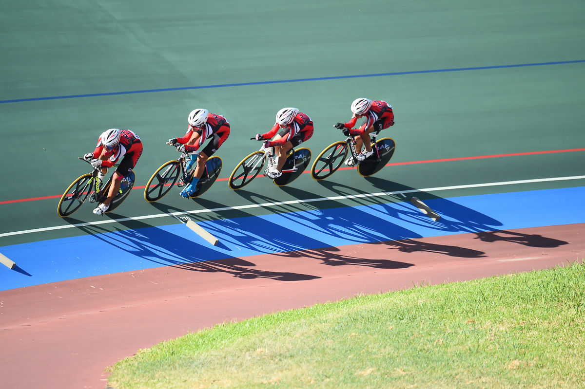 4kmチーム・パーシュート決勝を走る岐南工業高校