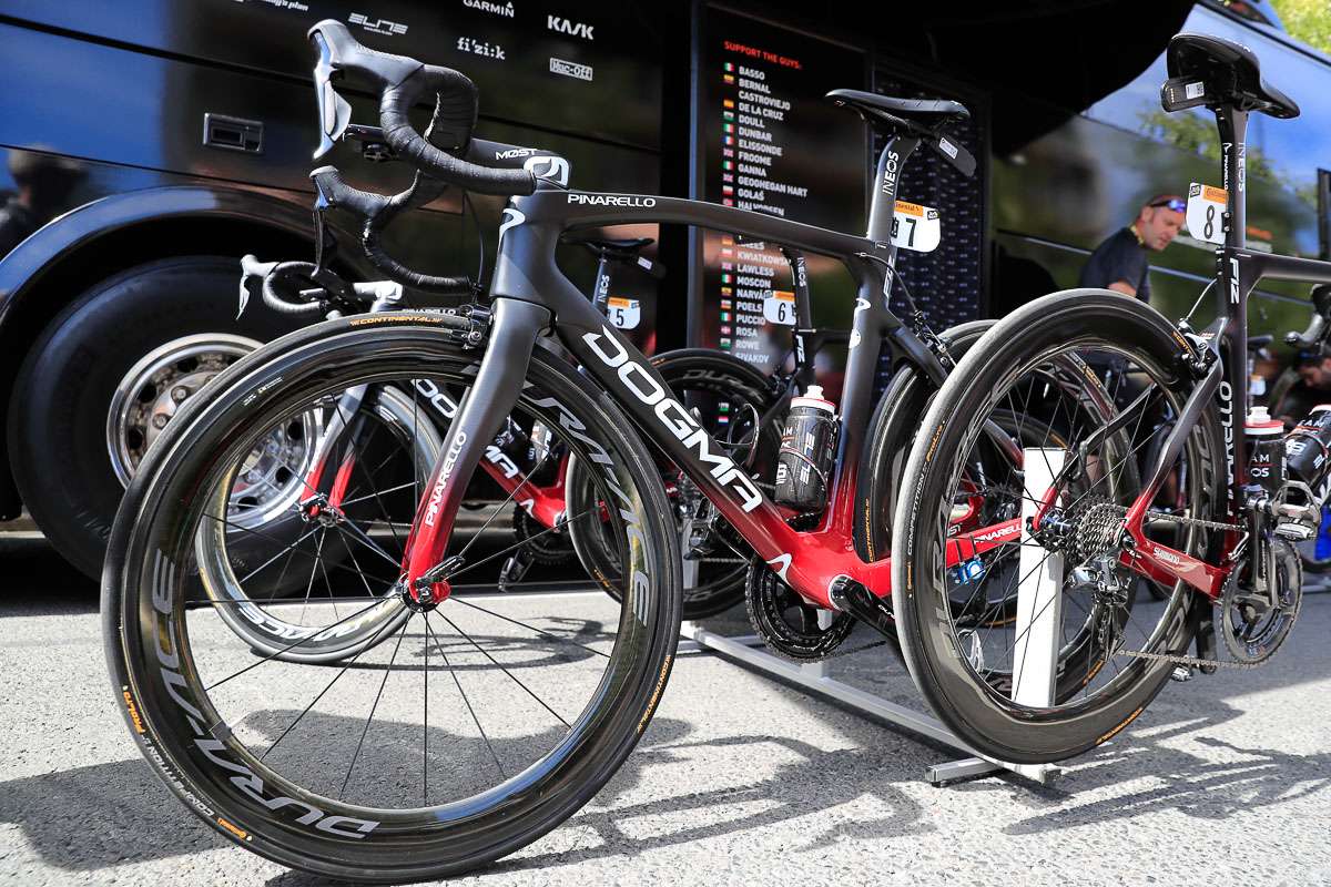 ルーク・ロウ(イギリス)のDOGMA F12。DURA-ACE C60をセットするプロパーな組み合わせだ