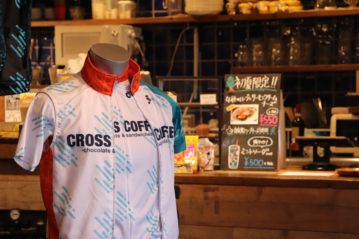 オーダージャージのチャンピオンシステムが運営し、多くのサイクリストが集うカフェだ