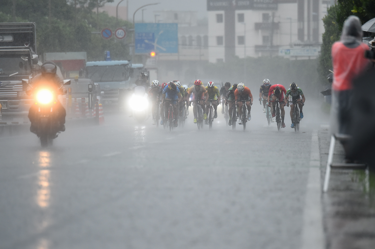 男子　豪雨の中スプリント勝負