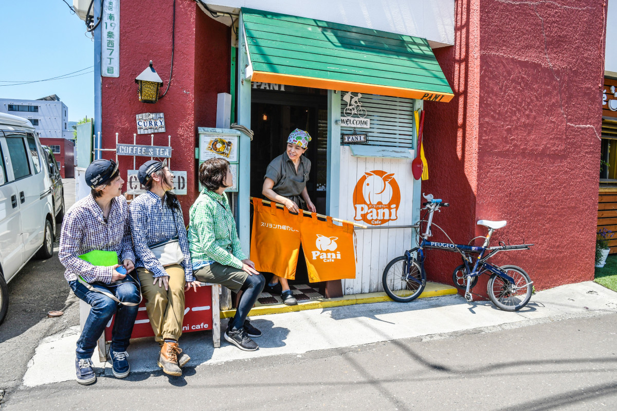 女性が経営しているカレー屋「Pani」さん