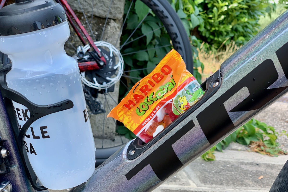 全試乗車のダウンチューブストレージにはHARIBO