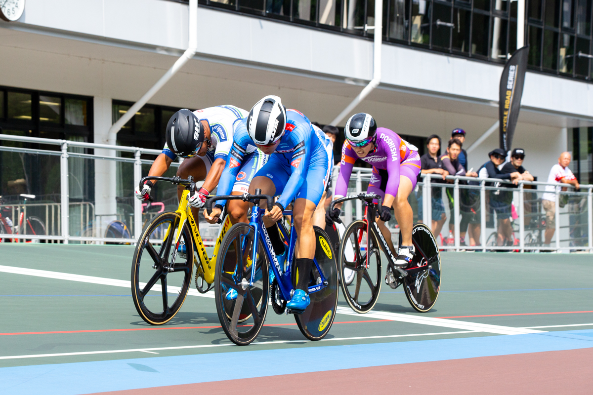 男子ケイリン　ハンドルの投げ合いを草場啓吾（TRACK TEAM AISAN）が制して優勝