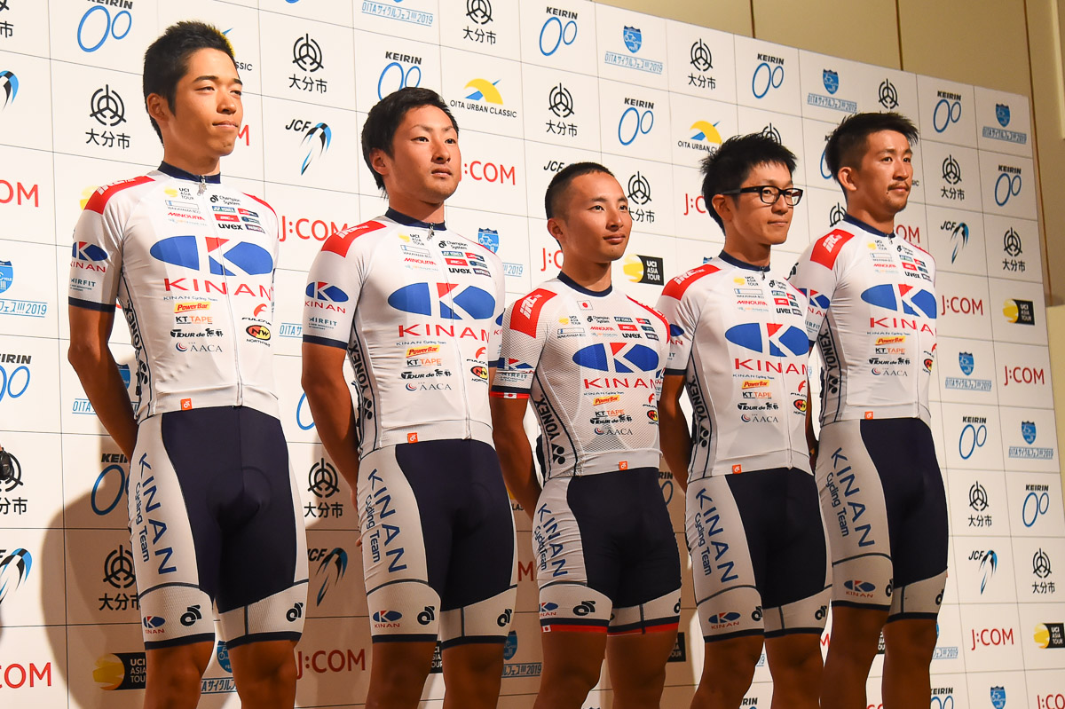 山本大喜（左から2番目）が負傷明けの復帰戦となるキナンサイクリングチーム