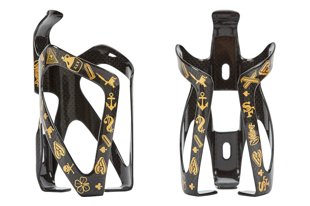 チネリ CARBON BOTTLE CAGE