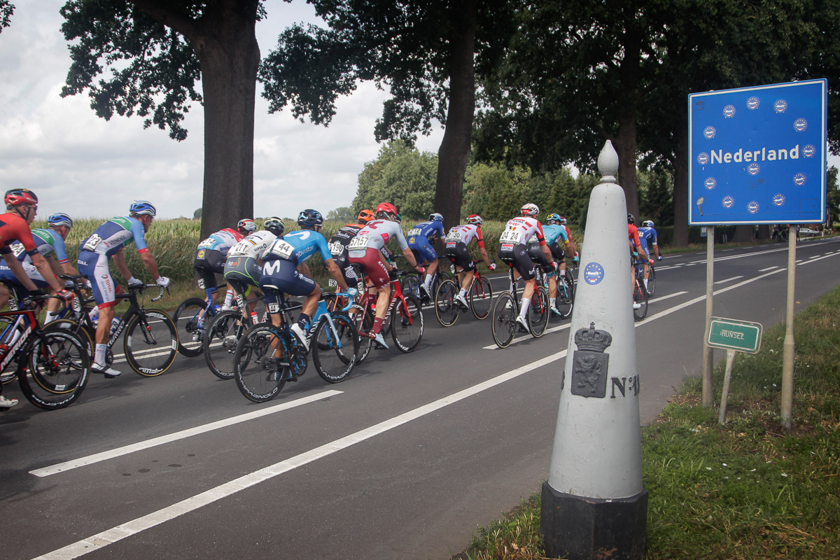 リンブルフ地方のレースはベルギーからオランダに入国