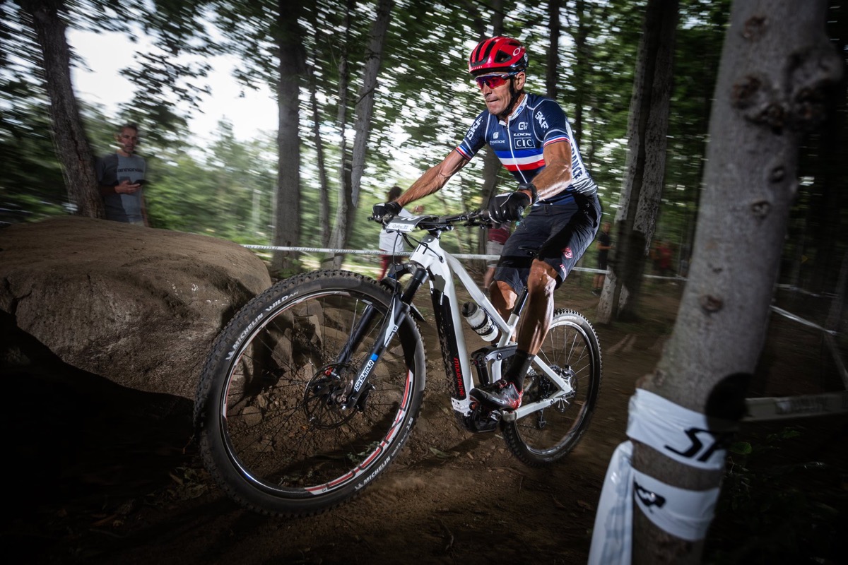E-MTB世界選手権を走るジュリアン・アブサロン(フランス)。アブサロンやフォンタナらがシリーズ参戦を表明したという