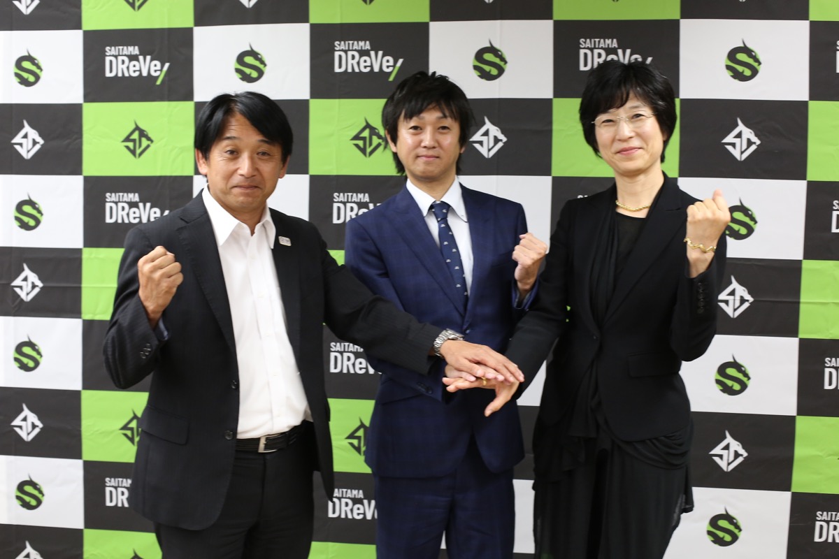 地域密着型チーム 「さい たまディレーブ」の発足を発表した片山右京氏、長沼隆行氏、川島恵子の3名