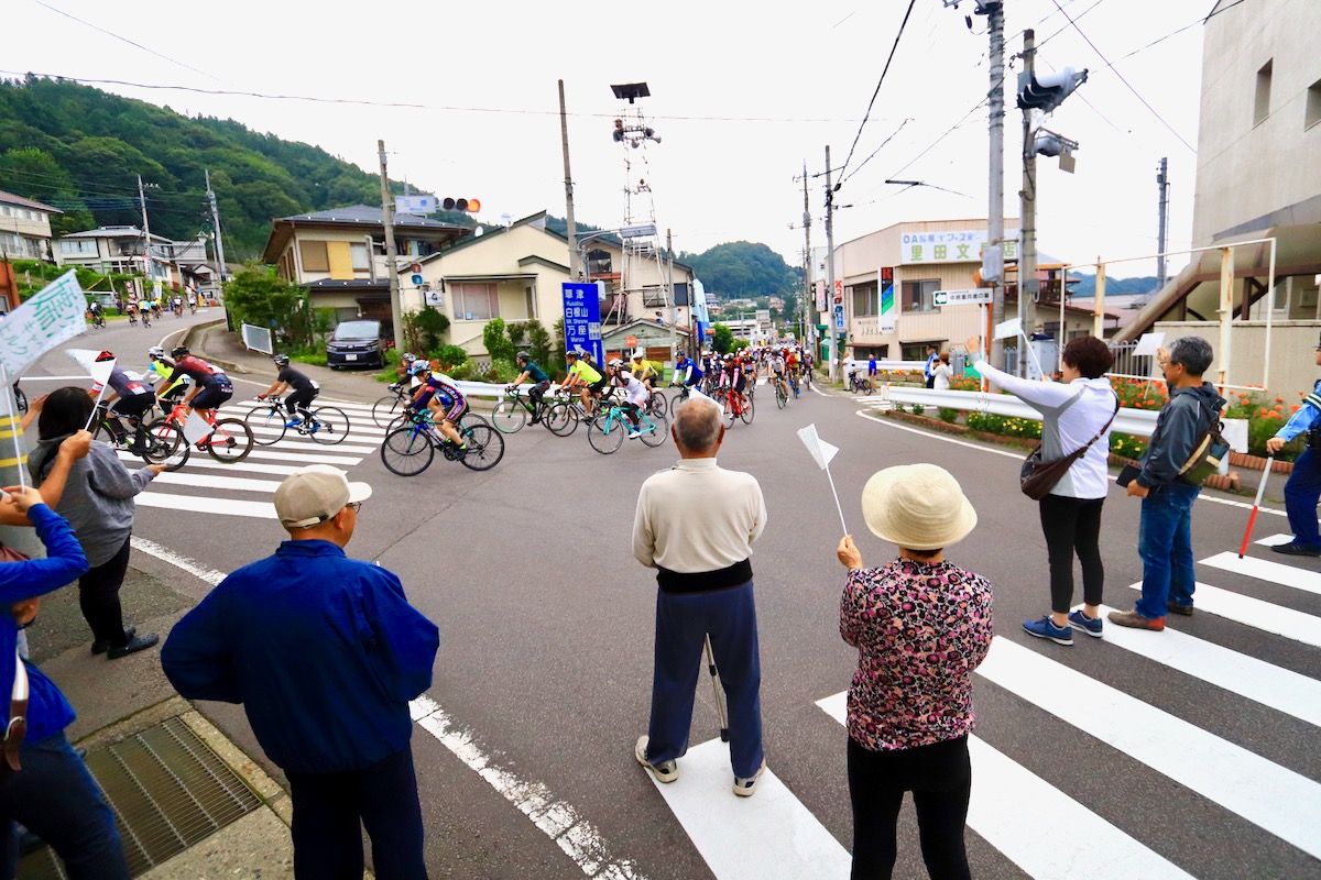 パレード区間では地元の方々がお見送り。暖かな声援が嬉しい