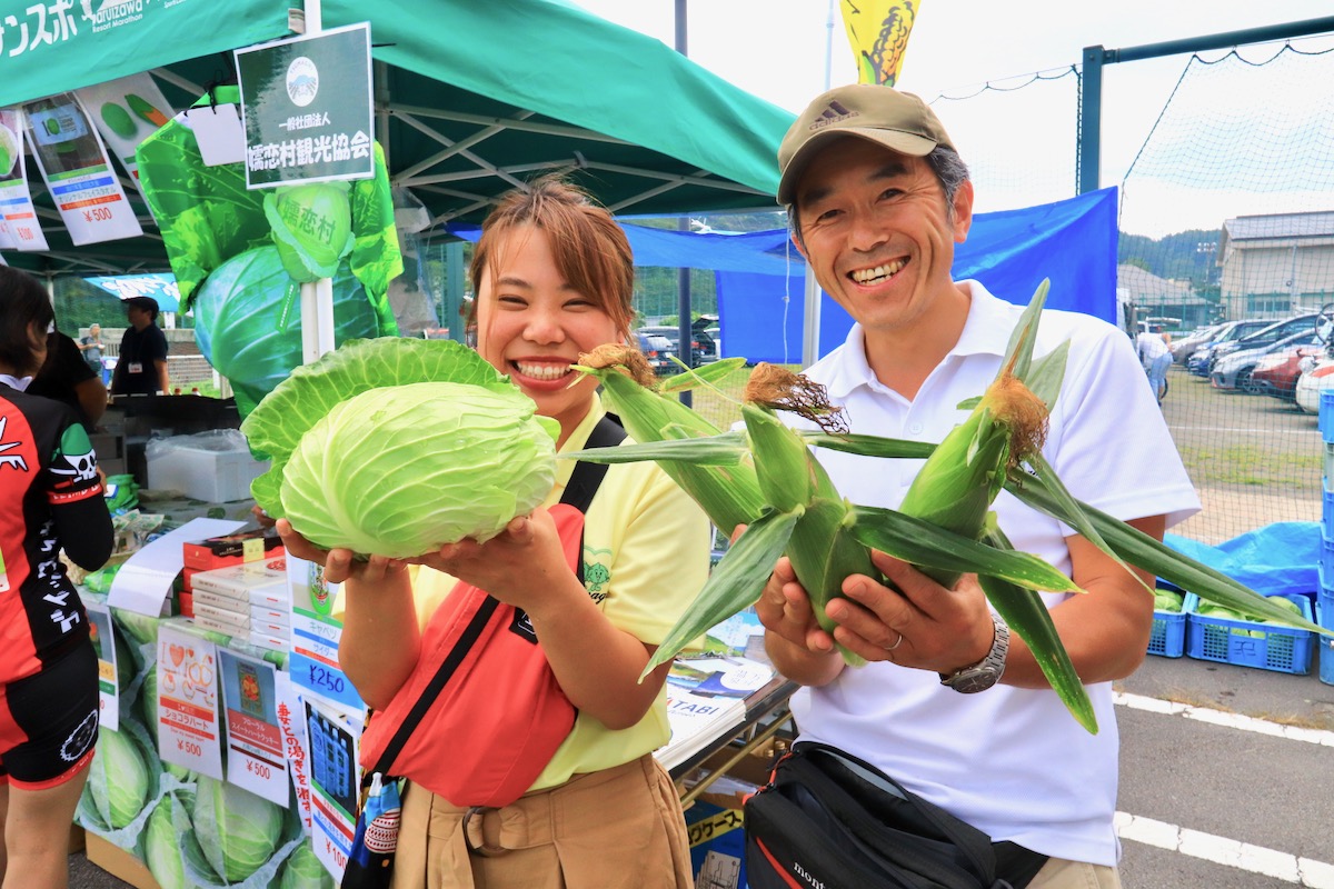 嬬恋村の特産品であるキャベツが会場の至るところに