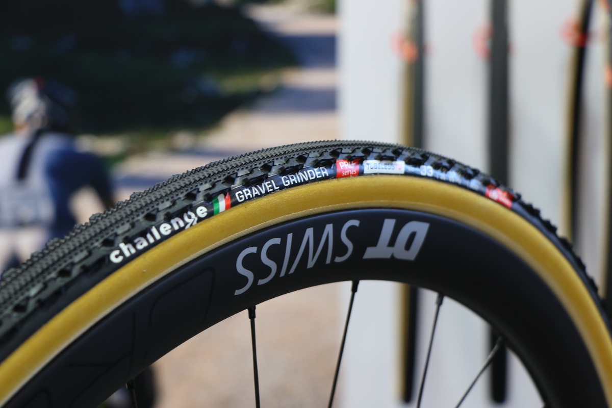 チャレンジ GRAVEL GRINDER(チューブレスチューブラー)