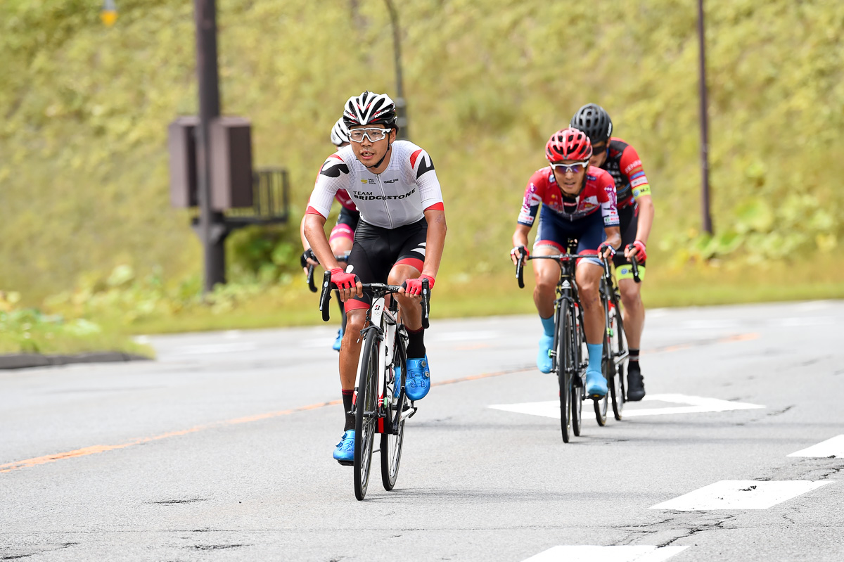 石北峠のKOMは石橋学（チームブリヂストンサイクリング）が先頭通過