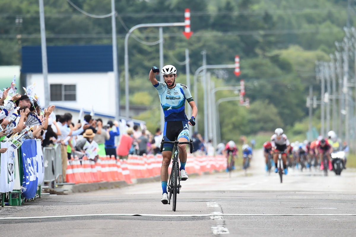 スティーブン・バセット（ワイルドライフジェネレーション・プロサイクリングP/BMAXXIS）がステージ優勝