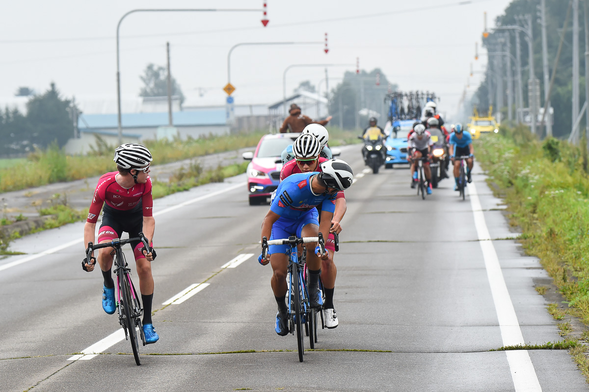 30km過ぎ、先頭の4名に追走の5名が追いつく