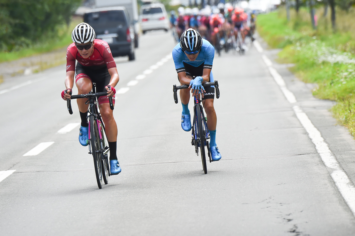 55km付近　木村圭佑（シマノレーシング）とジェイソン・ダットン（セントジョージコンチネンタル・サイクリングチーム）がマンセボを追走