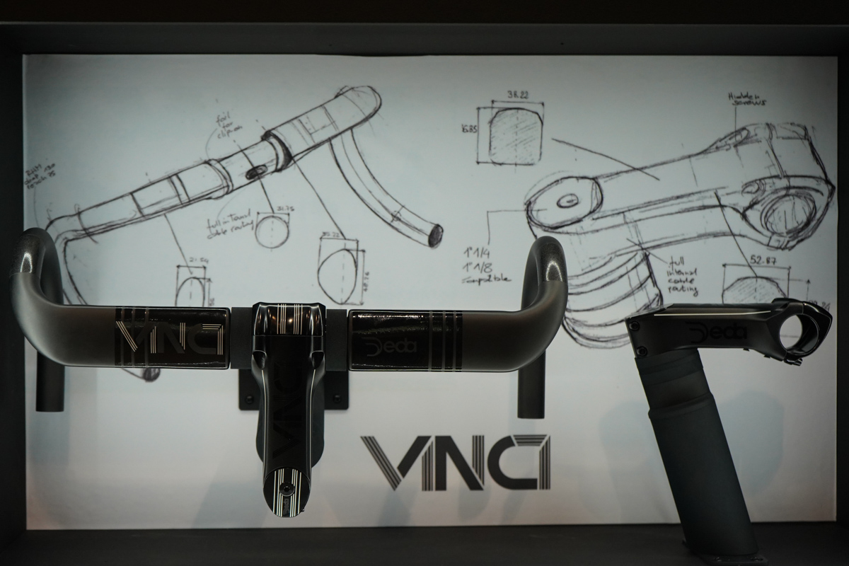 ハンドルとステムが別体ながらエアロダイナミクスを追求した形状のVINCIシリーズ