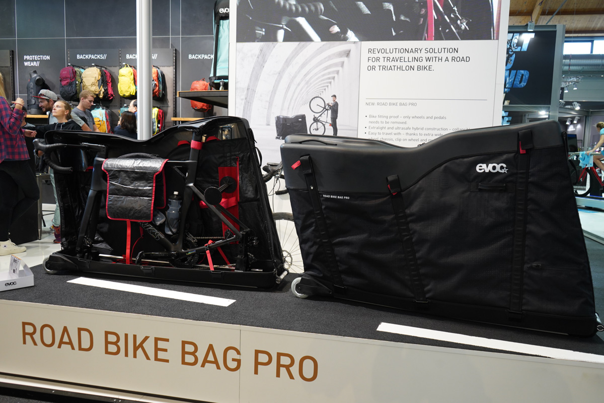 ステム一体型ハンドルにも対応したROAD BIKE BAG PRO