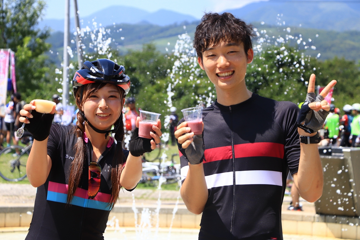 涼やかな噴水の前でいただきまーす!