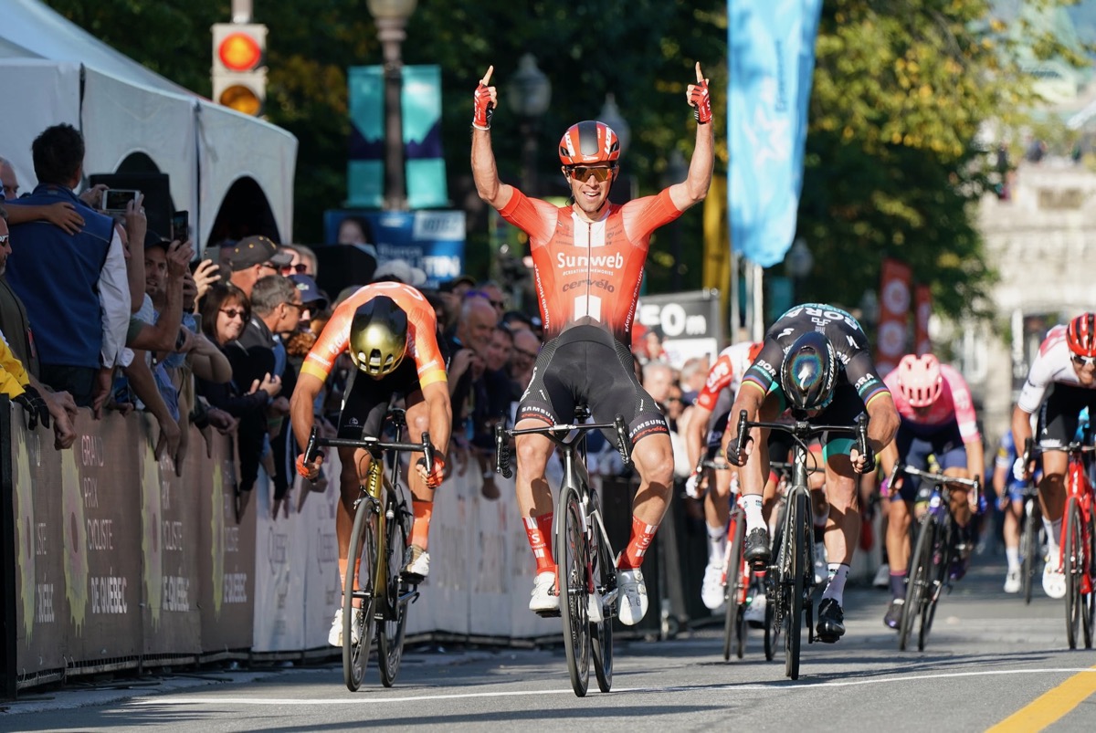 圧倒的なスプリントで勝利したマイケル・マシューズ(オーストラリア、サンウェブ)