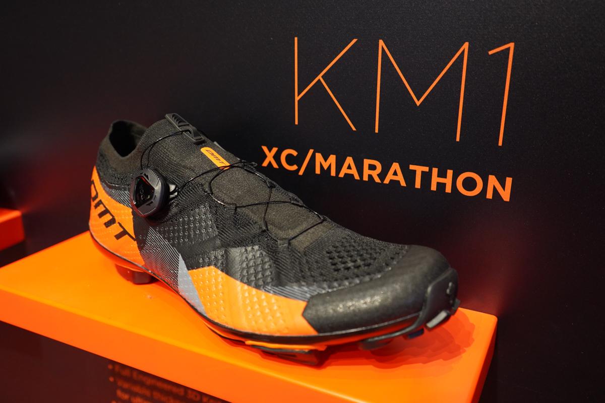 MTB XCやマラソン用のシューズ「KM1」もニット素材を採用
