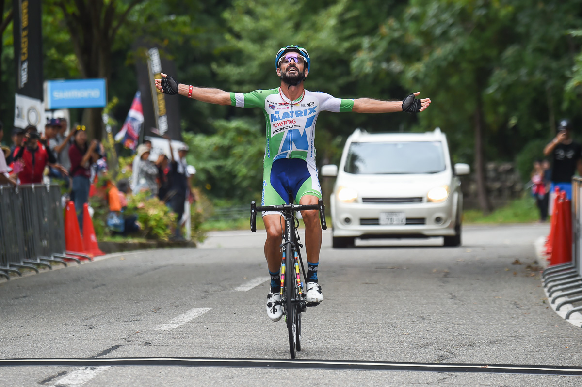 120kmを逃げ切って南魚沼ロードレース2連覇を決めたフランシスコ・マンセボ（マトリックスパワータグ）