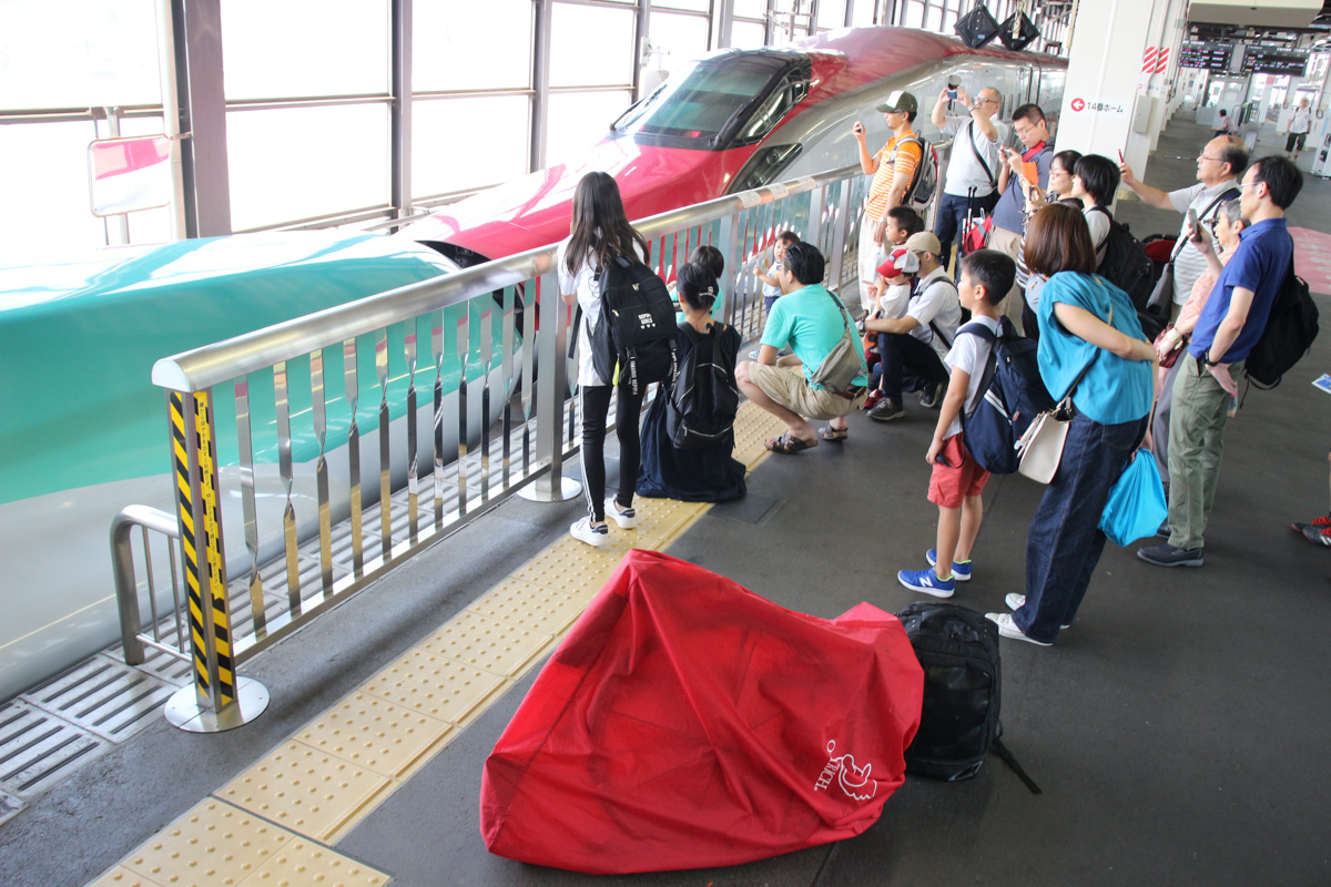 盛岡駅では乗ってきた新幹線こまちの切り離しシーンを観ることができた