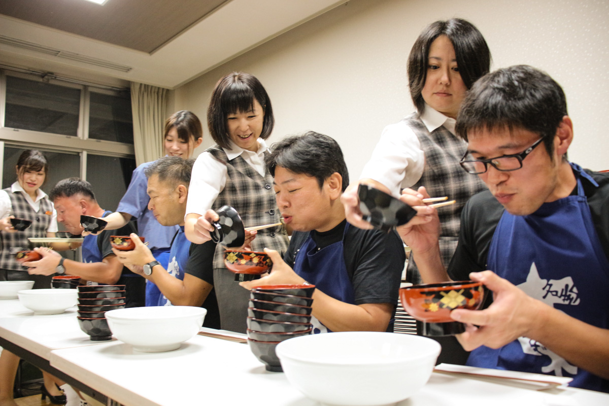 名物のわんこそば早食い競争！