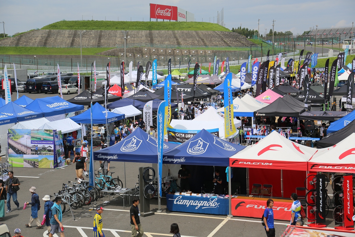 多くのブースが並んだ出展エリア