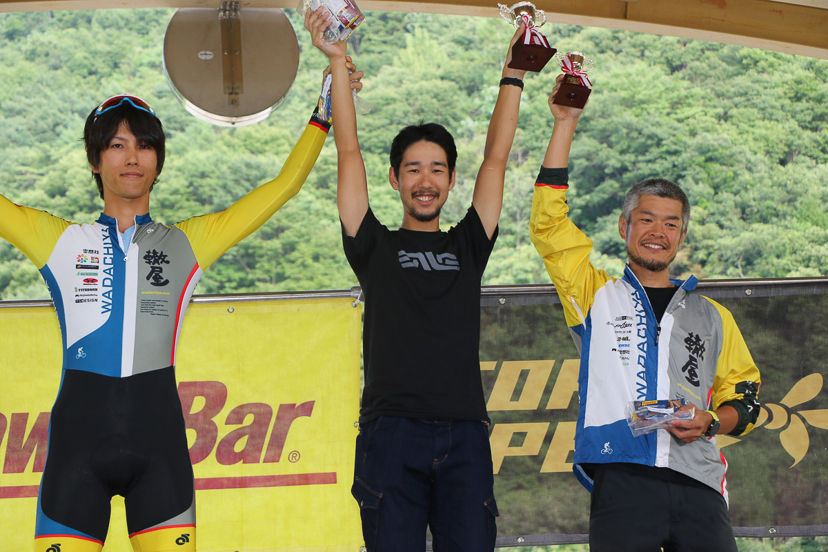 グラベル100kmクラス優勝は岡理裕（バイシクルわたなべ浜松）2位片岡誉、3位 田河慎也（轍屋）