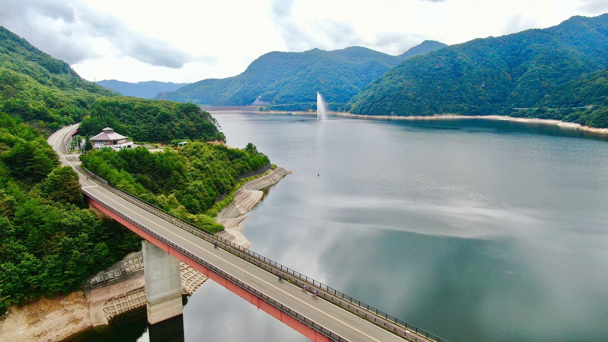 宮城県内最大の七ケ宿ダムを走る