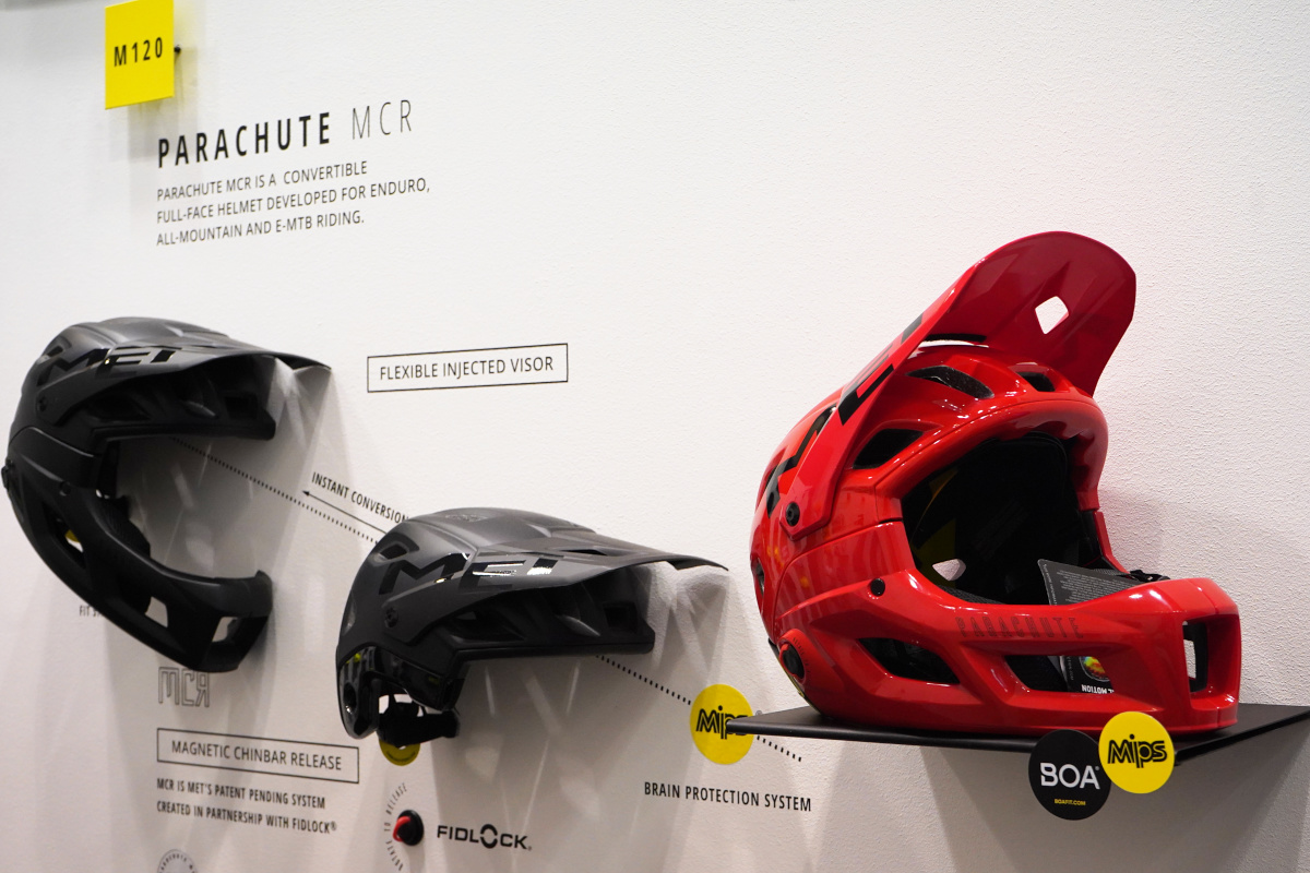 チンガードを簡単に着脱できるコンバーチブルMTBヘルメット「PARACHUTE MCR」
